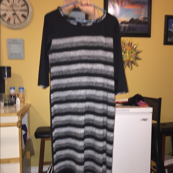 Stylish Black Dress with 3/4 sleeves! - Picture 4 of 9